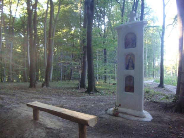 ... našli sa dobrí ľudia a  dali  Božiu muku celú  do nového šatu.´, A všeličo ostatné, osika, 1